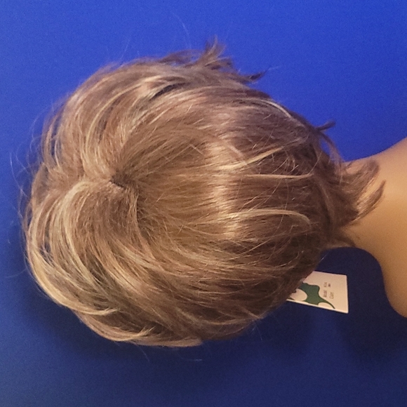 Swiking heat resistant synthetic fiber wig NWT Model: 8034 Color: 3M# - Picture 3 of 5